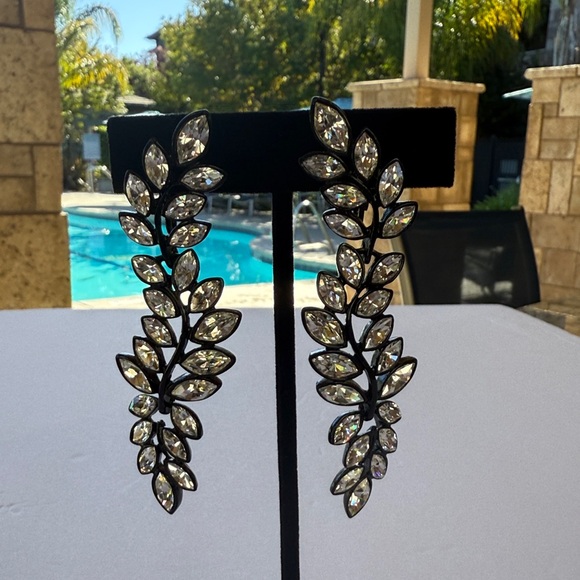 Kenneth Jay Lane Jewelry - Elegant Kenneth Jay Lane Black Leaf Drop Earrings.